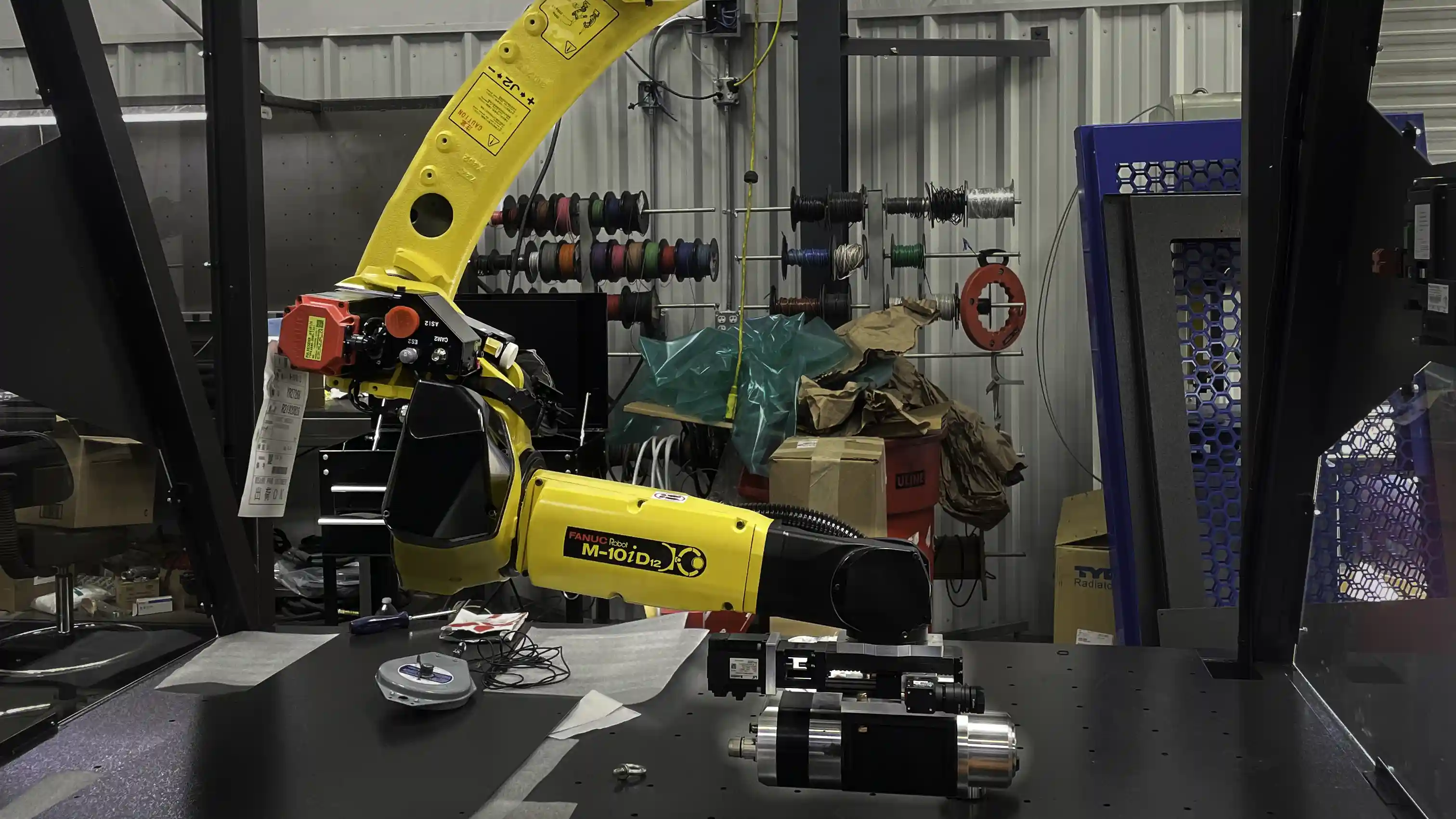 Hole and Milling Robot for 3D Shapes